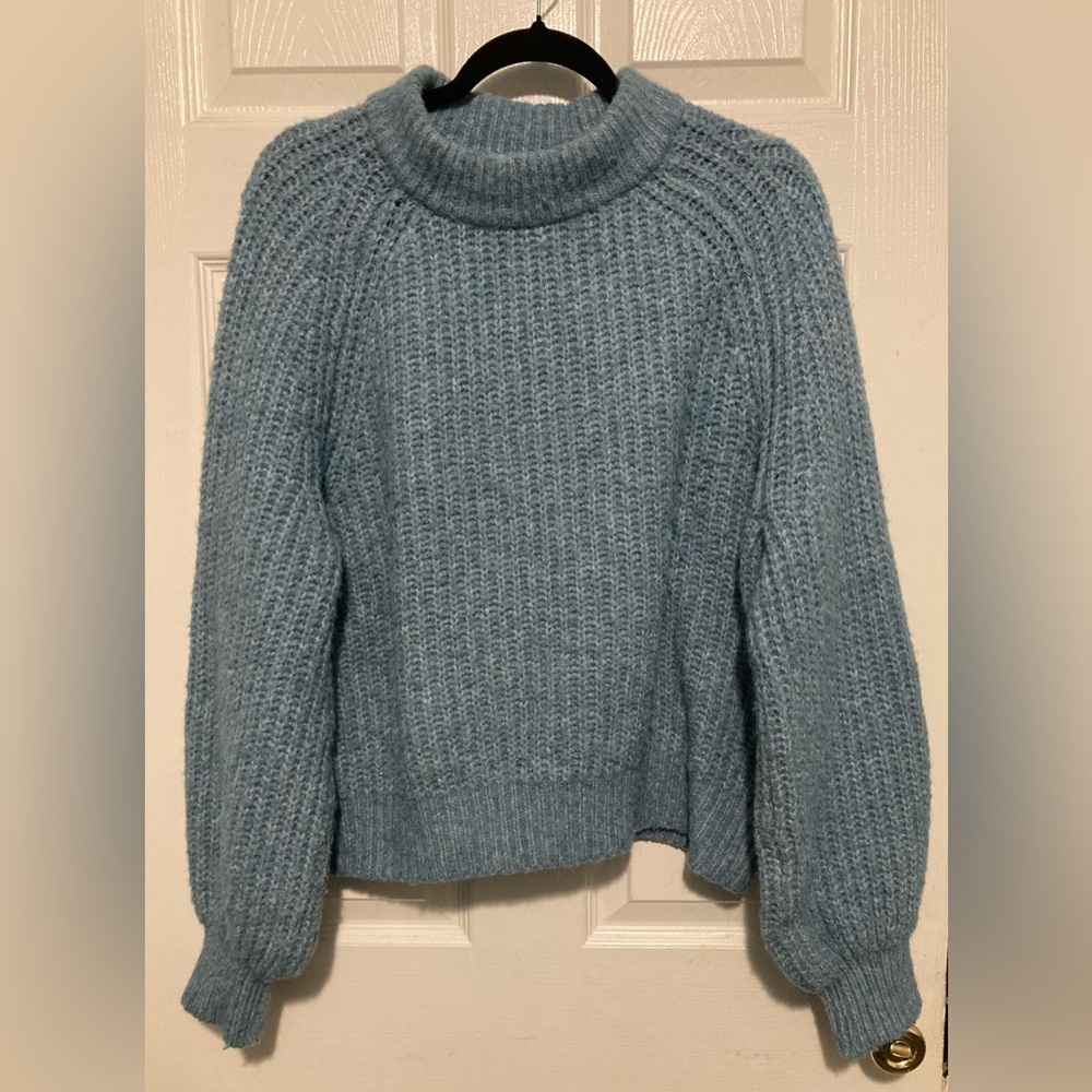 Beautiful Universal Thread size XL. baby blue sweater with balloon sleeves.